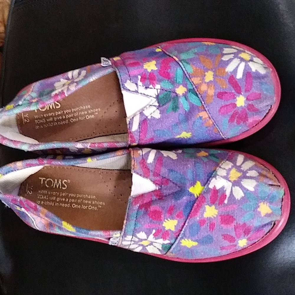 Toms floral fabric one for one youth slip on shoes